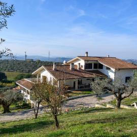2 Bedroom Amazing Apartment In Moscufo, hotel em Moscufo