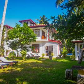 Villa A.SMS, hotelli kohteessa Induruwa