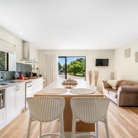 Studio 318, Hotel in Acton Park