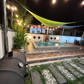 DeCherating privatepool, hotel in Cherating