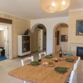 Charming Apartment with Large Terrace and Sea Views, hotel v destinácii Xagħra