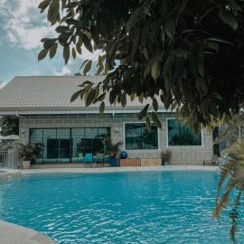 Casa Vista by Hooga Home Bungalow Guest House, hotel v destinácii Talisay