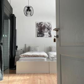 4 STARS ROOMS Near Airport, hotel u gradu Ščitarjevo
