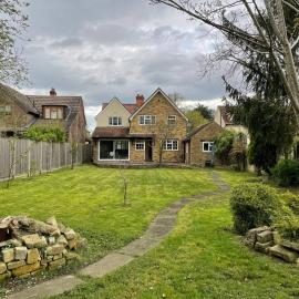 Idyllic Home in Picturesque Village of Wraysbury - Pass the Keys