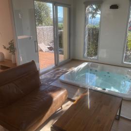 logement avec jacuzzi, hotel a Joucas