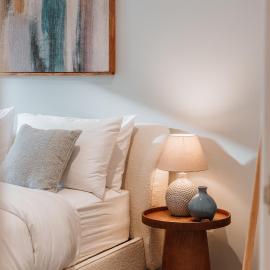 2 Bed Apartment Overlooking the Square Step Out to Shops & Dining
