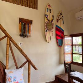La Casa de Pucha Surf History & Tropical Stay – hotel w mieście Pedasí Town