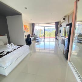 Stunning 60 sqm Studio at NaiHarn Beach Condo, Walk to Beach, Your Tropical Retreat!