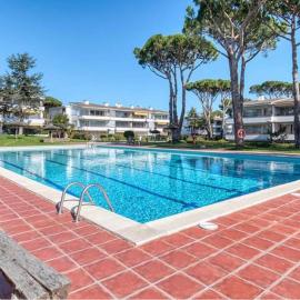 Apartment with pool and tennis courts in Calella de Palafrugell, hotel in Calella de Palafrugell