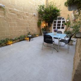 Traditional Maltese House in centre of Town, hotell i Mosta