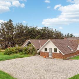 Amazing Home In Ringkøbing With Sauna, готель у місті Рінґкебінґ