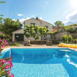 Two-Bedroom Holiday Home In Slivno, hotell sihtkohas Slivno