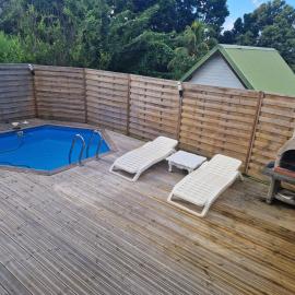 Bungalow Corail, F3 avec piscine à Sainte Luce, hotel in Sainte-Luce
