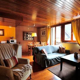 Cal Berg, Acogedor apartamento en Garòs cerca de Baqueira by Eth Flòc, hotel in Garós