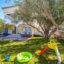 Nice Apartment In Karin Gornji With Swimming Pool