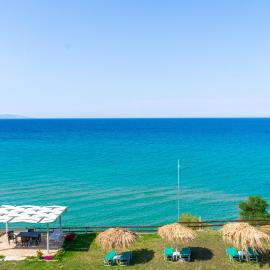 Baywatch Apartments on the Beach by "elite", hotelli kohteessa Ammoudia