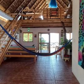 casa cabaña con vista al océano، فندق في زيبوليت