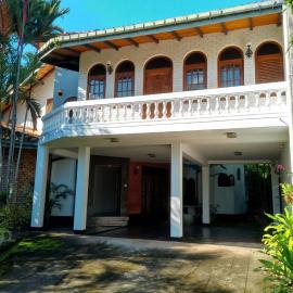 Ceylon Travel and Stay Lodge, hotel en Battaramulla