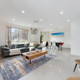 Comfortable 4-Bed House in Fairfield with Parking, Hotel in Villawood