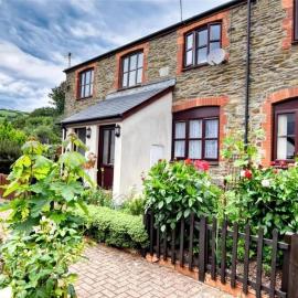 Cosy coastal retreat lovingly refurbished