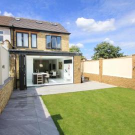 Large 4 bed Lux House, hotel in Uxbridge