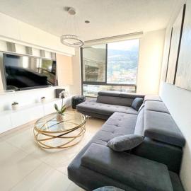 Luxury 2BR Apartment in Escalón - Pool - Parking - Fast WiFi, hotel in San Salvador