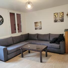 Appartement de 4 chambres plus salon a 100 métres de carrefour de Stains avec une place de parking, hotel v mestu Stains
