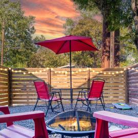 East Austin 2-Story Oasis Cowboy Pool, Perfect for WFH Retreat