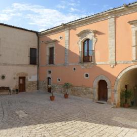 Relais Cimillà B&B، فندق في راغوزا