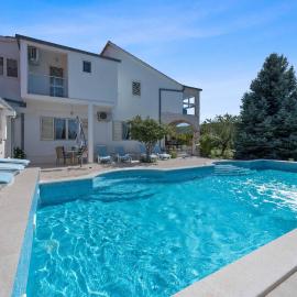 MY DALMATIA - Sport and Spa villa Neoric with private heated pool and tennis court, ξενοδοχείο σε Neorić