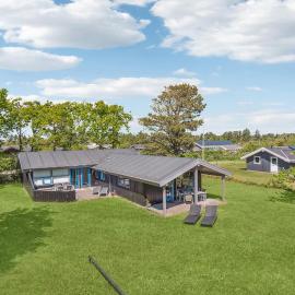 Cozy Home In Hjørring With Sauna, hotel in Hjørring