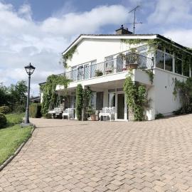 Greenview House, hotel u gradu Clones