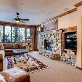 Highlands Lodge 208 by East West Hospitality, hotel in Beaver Creek