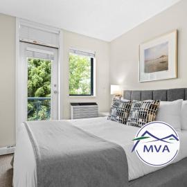 Alpenglow Lodge Two Bedroom Apartment by MVA, hotel in Whistler