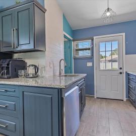 Renovated, Cozy 2 Bedroom, hotel v destinaci Englewood