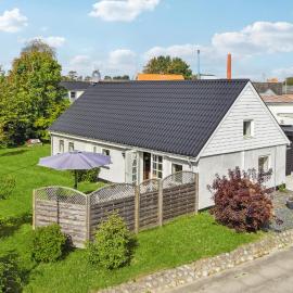 Gorgeous Home In Asaa With Wifi, hótel í Aså