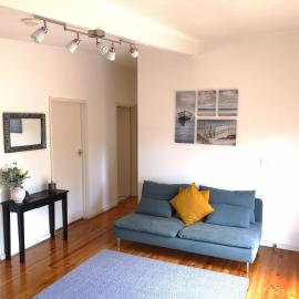 Rye Holiday Getaway Enjoy Grand final weekend late check out 1PM - 7 min walk to Beach、ライのホテル