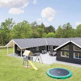 Viesnīca Eight-Bedroom Holiday Home Frederiksværk With A Room Hot Tub 03 pilsētā Frederiksværk
