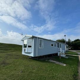 Family Beach Getaway, Pools, Mountains and more, hotel i Prestatyn