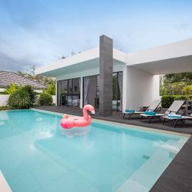 Luxury 6BR Villa with Private Pool in Bang Tao, hotel in Phuket