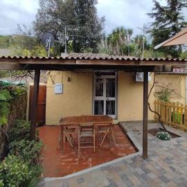 Monolocale con veranda e giardino a Rio Marina