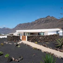 Lanzarote Famara Beach Bungalow, hotel in Famara
