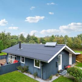 3 Bedroom Nice Home In Hals, hotel in Hals