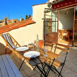 Appartement avec terrasse tropezienne, Aups, hotel em Aups