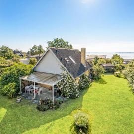 2 Bedroom Cozy Home In Egå, hotelli Egåssa