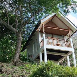 MHARI Bungalows and Rooms، فندق في Tubod