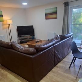 Edgware में, होटल Spacious and Modern Two Bedroom Two Bathroom Flat with Secure Parking
