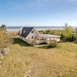 Cozy Home In Glesborg With Kitchen, готель у місті Glesborg