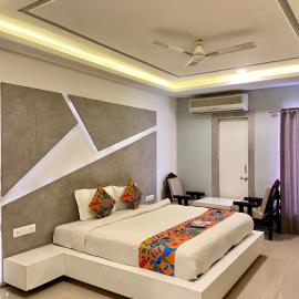 HOTEL DAMANIS