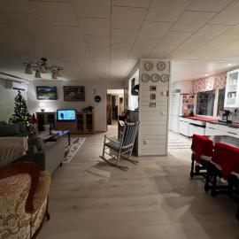 Villa Narikka, Tilava ja rauhallinen loma-asunto Kittilän keskustassa, Hotel in Kittilä